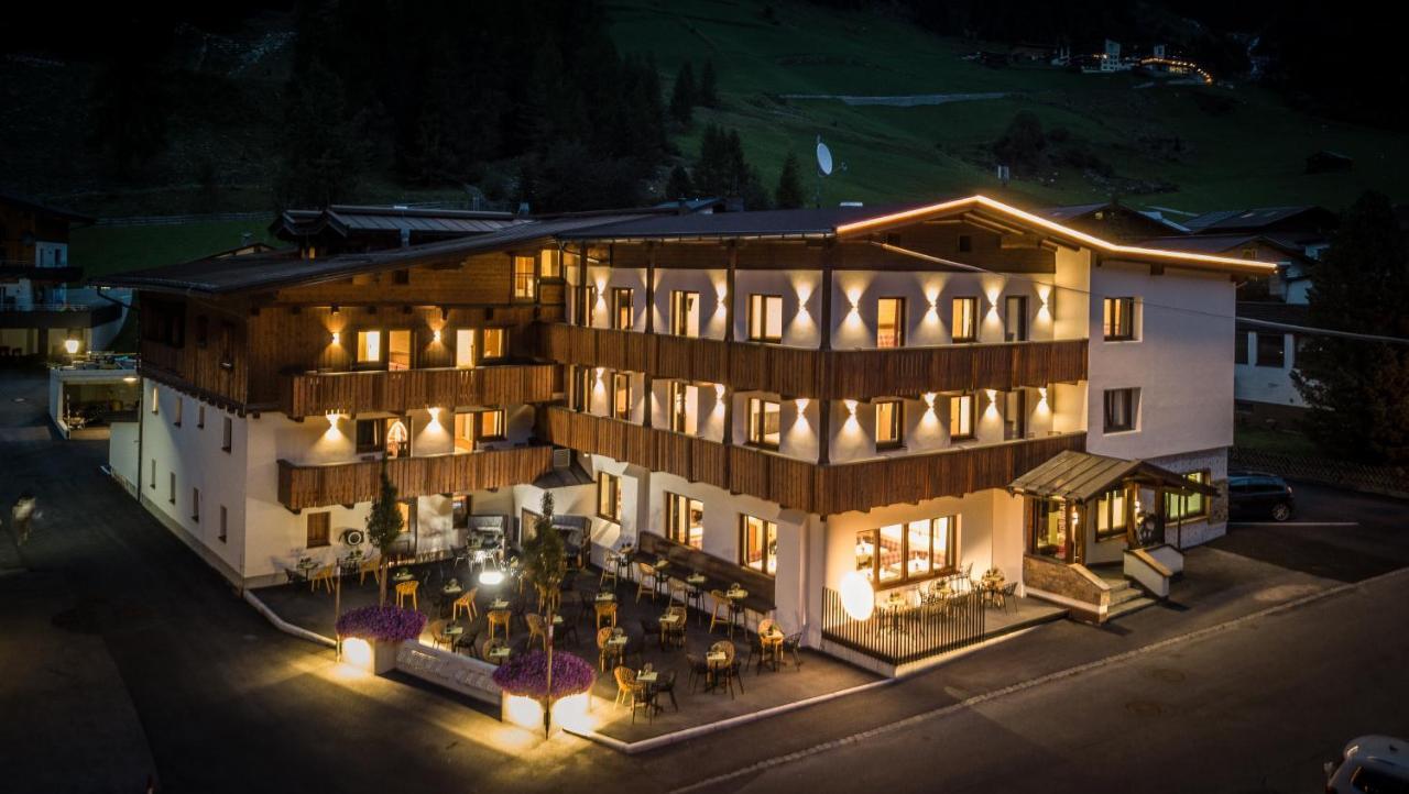 First Mountain Hotel Oetztal Лангенфельд Экстерьер фото